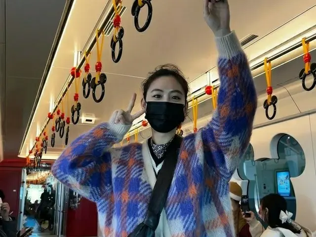 女優ソ・ジスン、東京ディズニーシーを満喫する記念ショットを公開