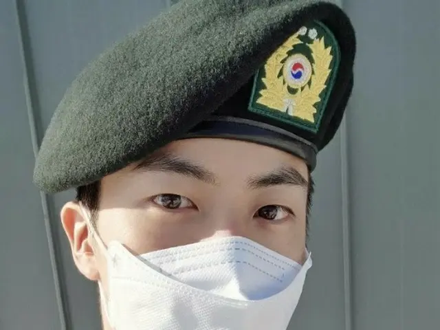 本日(18日)新兵教育修了式を迎えたJIN(BTS)、ファンコミュニティーに近況公開