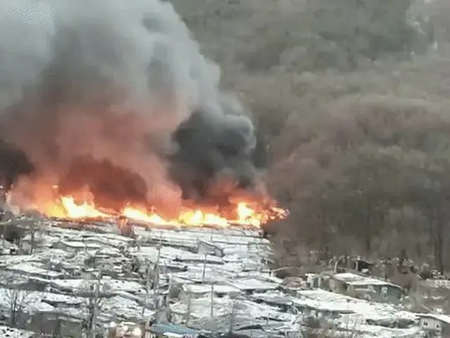 ソウル市江南区の九龍村の大きな火事の様子