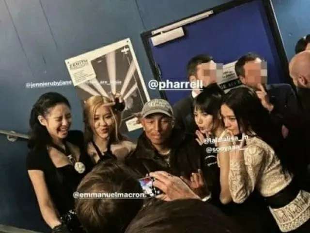 BLACKPINKとアメリカのミュージシャン、ファレルとの写真を撮ったのはフランスのマクロン大統領だった