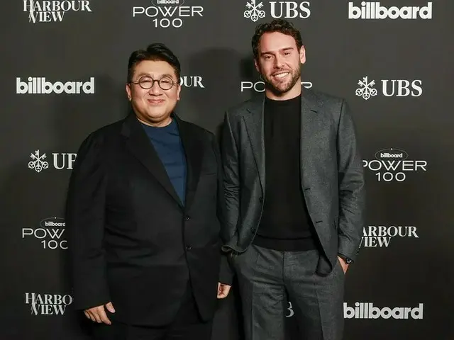 HYBEのパン・シヒョク議長、アメリカの授賞式「billboard POWER 100」でClive Davis Visionary Awardを受賞