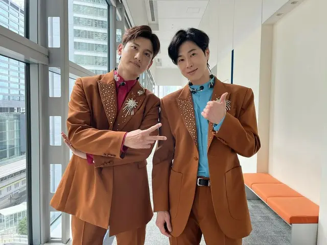 東方神起、日本テレビ「スッキリ」に出演し、新曲を生パフォーマンスした。