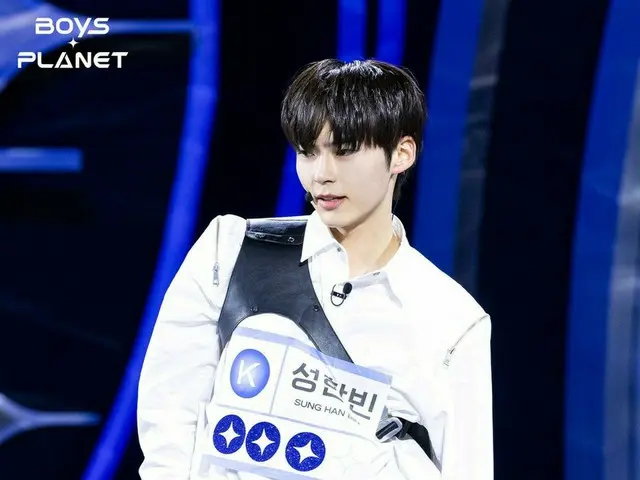 【訂正】Mnet「BOYS PLANET」出演中のソン・ハンビン、女性8人と共に上半身裸で写真がネット上で広がる…所属事務所関係者はダンスクルーの団体プロフィー