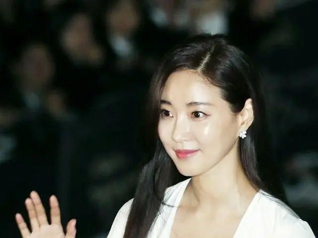 女優キム・サラン、「第54回大鐘賞映画祭」レッドカーペットイベントに出席。