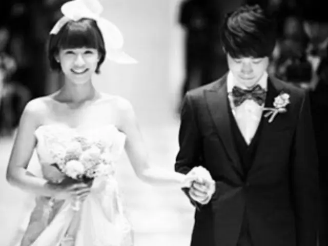 EPIK HIGH TABLO＆女優カン・ヘジョン 夫妻、結婚8周年。