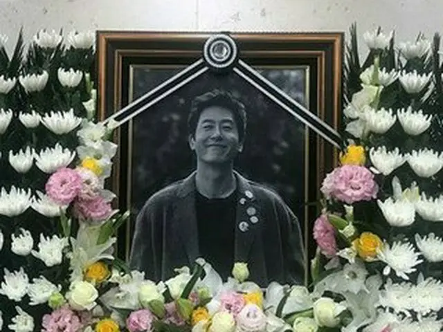 俳優の故キム・ジュヒョク、画報がそのまま遺影写真に。