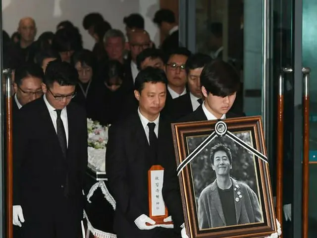 故キム・ジュヒョク、出棺式。