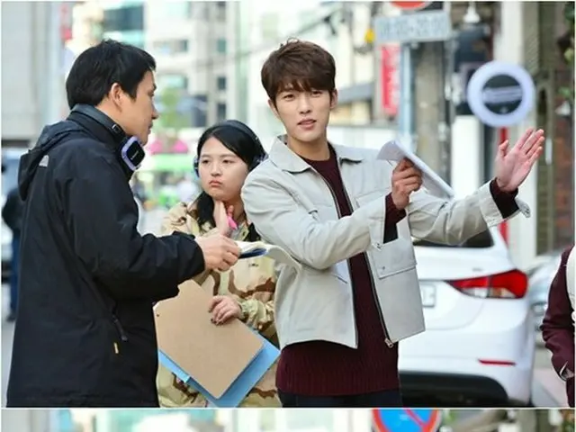 INFINITE ソンヨル、ドラマ「憎くても愛してる」のリハーサル現場ビハインドスチール公開。