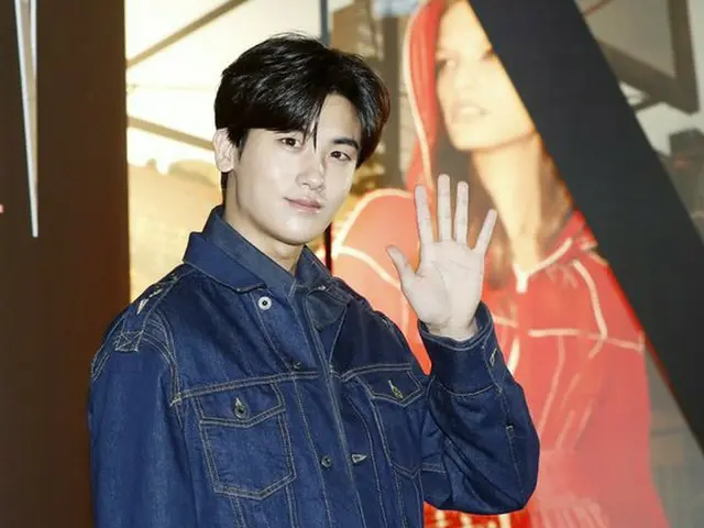 ZE：A パク・ヒョンシク、ファッションブランドのフォトイベントに出席。