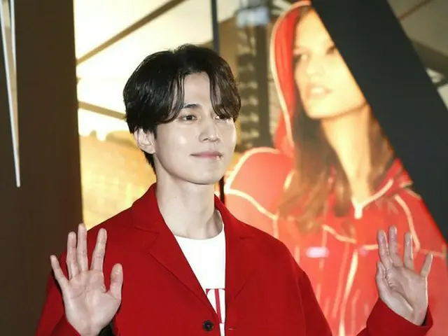 俳優イ・ドンウク、ファッションブランドのフォトイベントに出席。