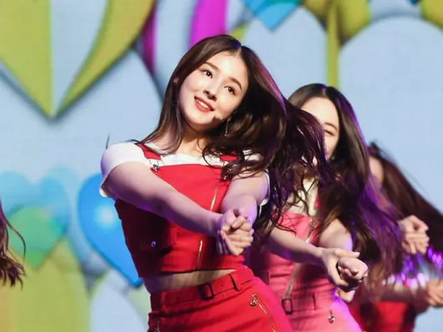MOMOLAND、「KEBハナ銀行 Kリーグ2017大賞授賞式」祝賀ステージで熱唱。