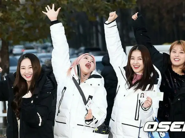 MOMOLAND テハ＆ジュイ＆ナンシー＆アイン、大学修学能力試験に向け、気合十分。