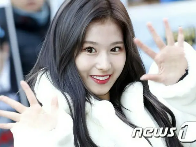 TWICE、出勤中。