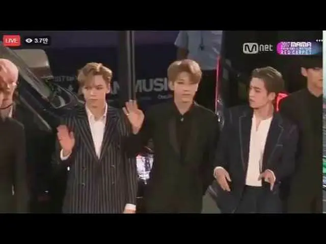 SEVENTEEN、授賞式「MAMA 2017 ベトナム」のレッドカーペット    