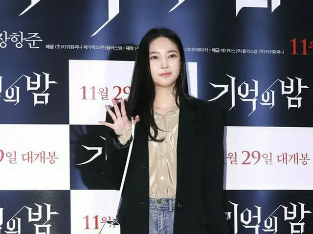 歌手NSユンジ、映画「記憶の夜」VIP試写会に出席。