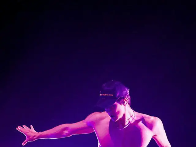 EXO SEHUN、ファンとの約束守って腹筋公開