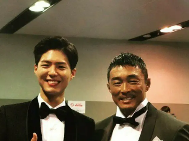格闘家の秋山成勲、2017 MAMA IN JAPANにプレゼンターとして出席。