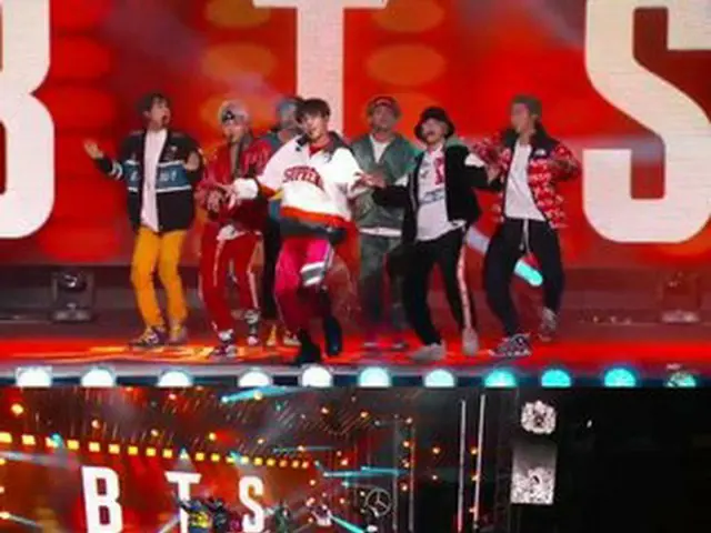 防弾少年団、米人気トークショー「ジミー・キンメル・ライブ！」に出演し「MIC Drop」のステージを披露