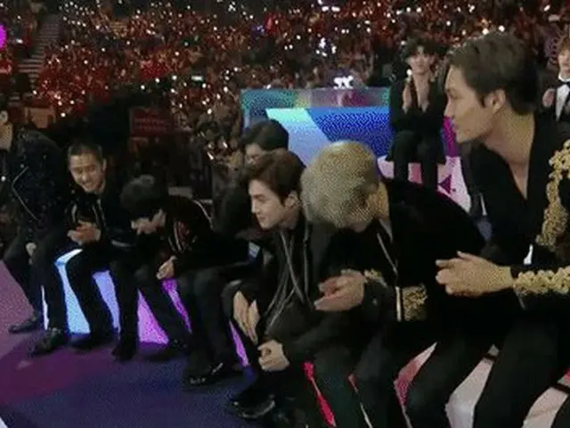 EXO、「今年のアルバム」受賞の瞬間