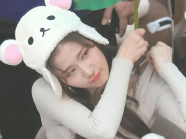 TWICE、日本生まれの「サナ」、日本生まれの「リラックマ」帽子、日本生まれの「トトロ」傘