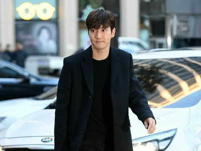 SUPER JUNIOR シウォン、愛犬騒動後、初めて公式の場に登場