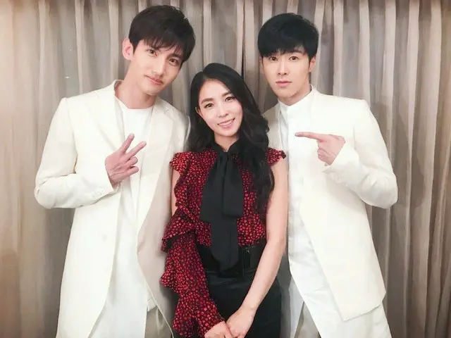 東方神起、BoA、日本で生放送「FNS歌謡祭、第1夜」の記念写真