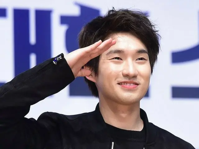 俳優リュ・ドクファン、2年の軍服務終えて今日(12月7日)除隊。