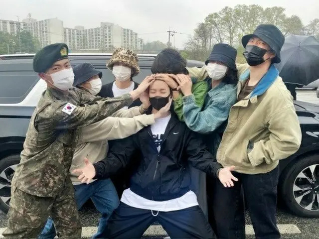 陸軍、J-HOPE(BTS) の入隊過程で特恵疑惑？一般的には入営将兵を乗せた車両1台のみ部隊内への出入り可能