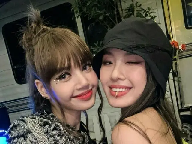 振付師のLEEJUNG、LISA(BLACKPINK)らとの写真を公開