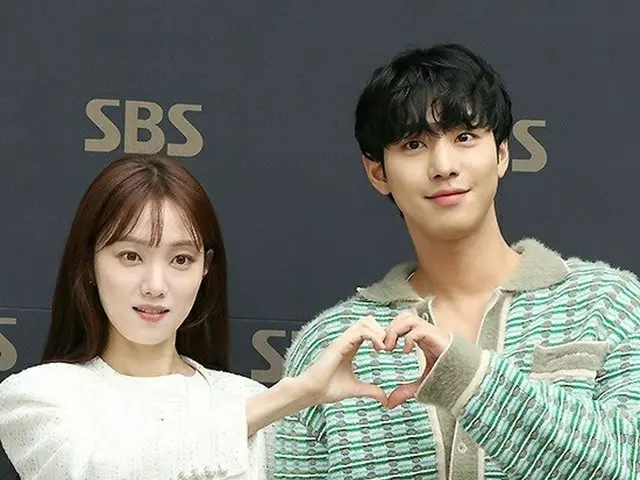 イ・ソンギョン＆アン・ヒョソプ、SBSラジオパワーFM「チェ・ファジョンのパワータイム」出演のため放送局へ