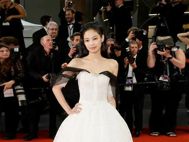 JENNIE(BLACKPINK)、カンヌ国際映画祭のレッドカーペットに登場