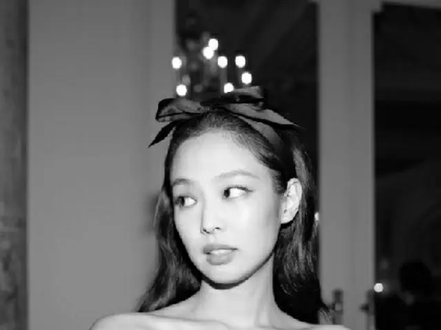 米HBO「THE IDOL／ジ・アイドル」側、JENNIE(BLACKPINK) のドレス姿をモノクロで一挙公開