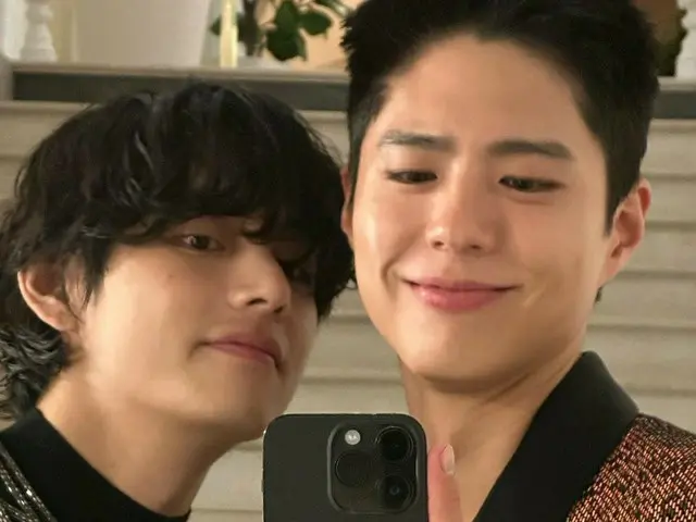 V(BTS)、パク・ボゴム_との2ショットを公開