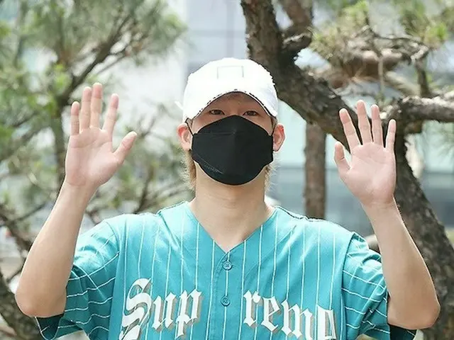 MONSTA X ジュホン、「ミュージックバンク」出演のため放送局へ