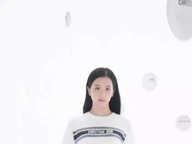 JISOO(BLACKPINK)、広告映像「TIME TO PLAY WITH JISOO」＠DIOR BEAUTY公開