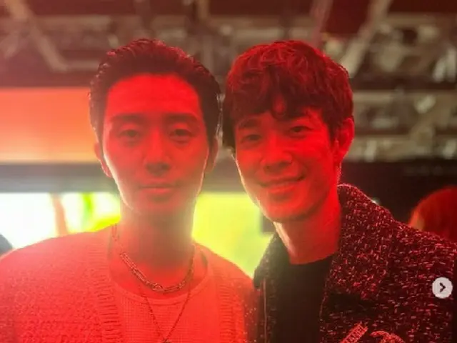 俳優の宮沢氷魚、俳優パク・ソジュン＆JENNIE(BLACKPINK) らとの写真公開が話題