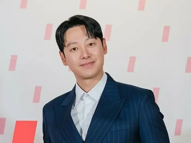 「有益な詐欺」、「豚の王」、「イニョプの道」などに出演の俳優キム・ドンウク、ことしの冬に一般女性と結婚することを発表