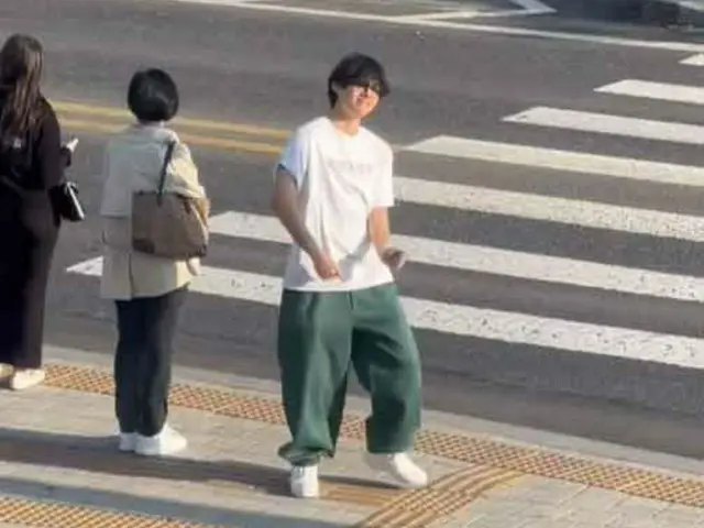 ADORのCEOミン・ヒジンのインスタに掲載された路上で踊るVの姿が話題