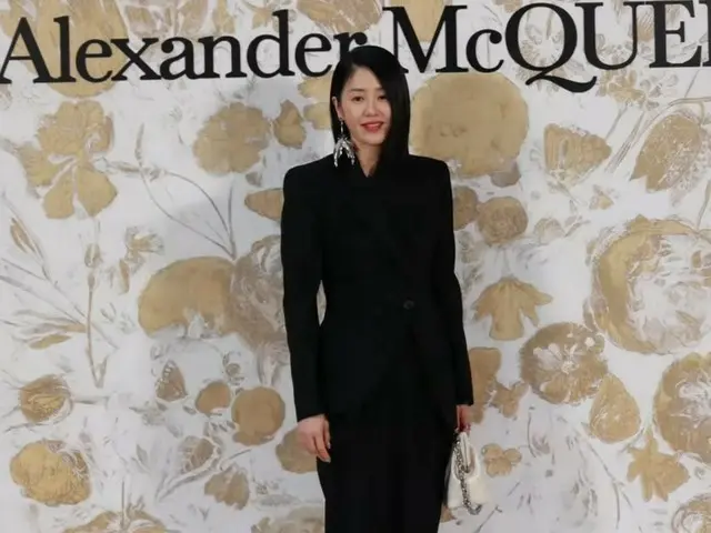 「マスクガール」などに出演の女優コ・ヒョンジョン、1日午後にソウル・ギャラリア百貨店野外広場で行われた「Alexander McQUEEN」リオープンフォトコー