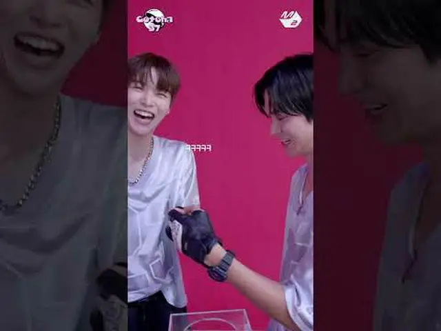 01ズ ソンチャン＆ウンソクのオムジ シルム対決❣ お尻で名前を書く 罰則の主人公は？ | #Gotcha37 #RIIZE_ _  #shorts [Gotc