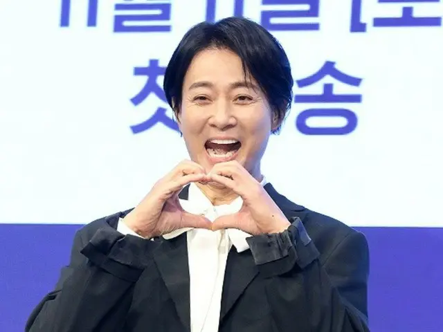 ”韓国時代劇のカリスマ”俳優チェ・スジョン、ハートの作り方がかわいいと話題に