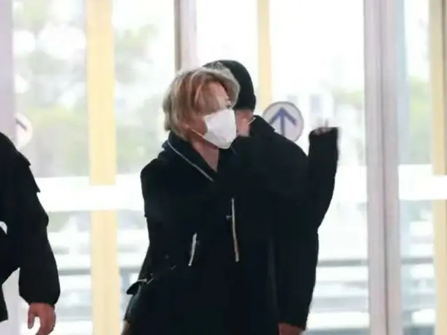 JIMIN（BTS)、16日午前に海外に向けて出発のため仁川国際空港第2ターミナルに到着の様子