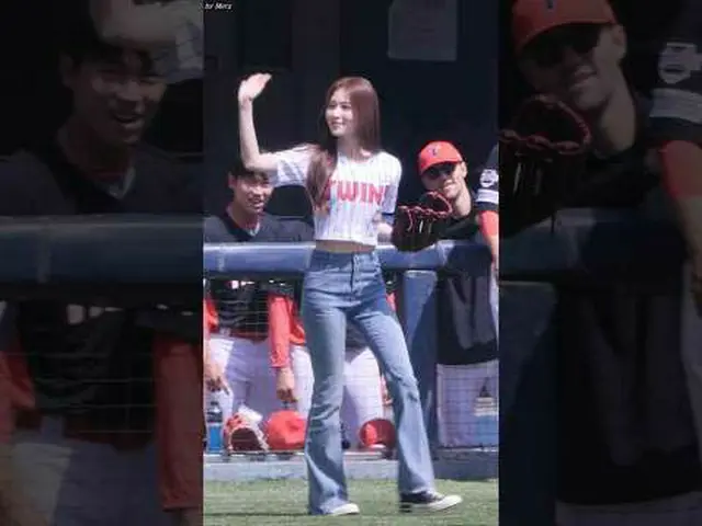 240427 _2024 KBOリーグプロ野球(LGツインズvs起亜タイガース) TWICE_ (TWICE_ _ ) 求める[サナ] SANA Fancamビ