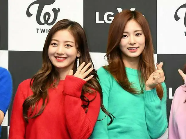 TWICE ジヒョ＆ツウィ、ファンサイン会開催