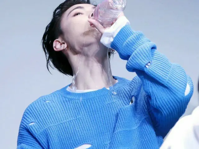 Block B ユグォン、変わった水の飲み方…体で飲む?!