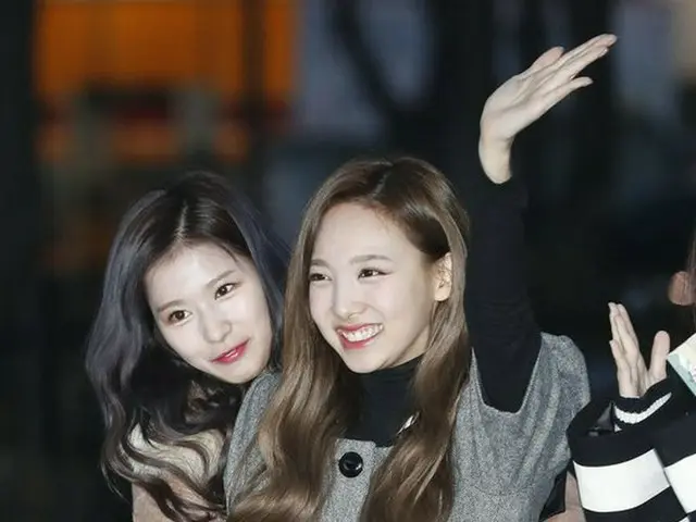 TWICE サナ、ナヨン、出勤
