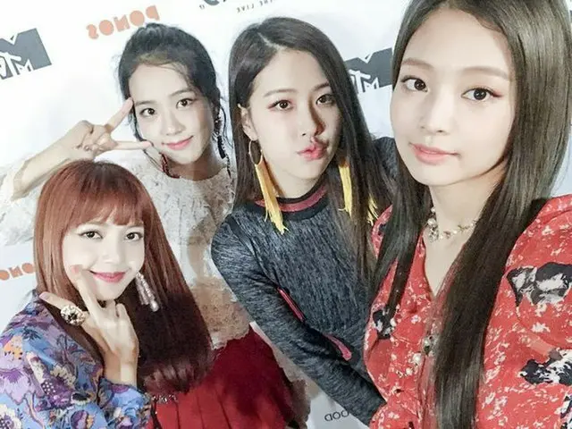 BLACKPINK、SBS「歌謡大祭典」でWonder Girlsの「so hot」を再編曲し披露