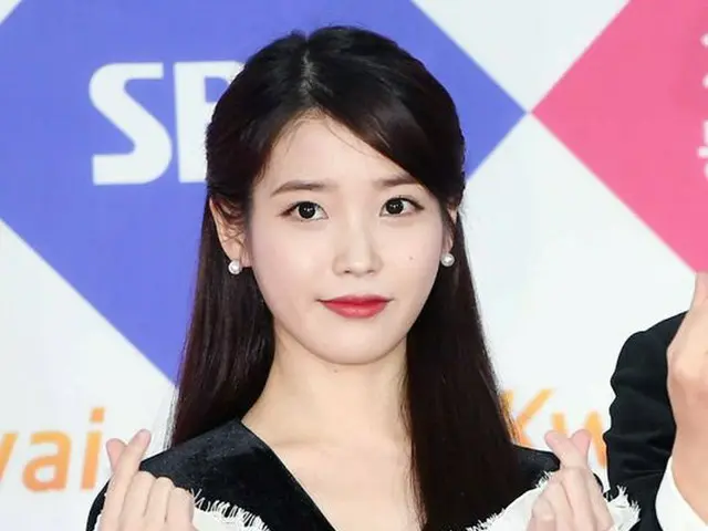 IU(アイユー)、「SBS歌謡大祭典」レッドカーペットに登場