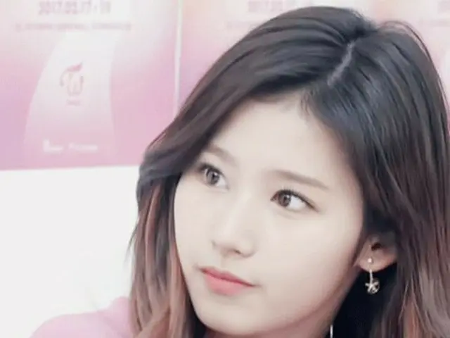 TWICE サナ、日本一の「美しい顔」になり、故郷の日本で迎える誕生日