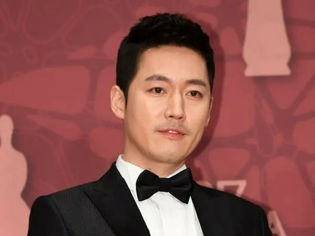 俳優チャン・ヒョク、「2017MBC演技大賞」レッドカーペットに参加中。